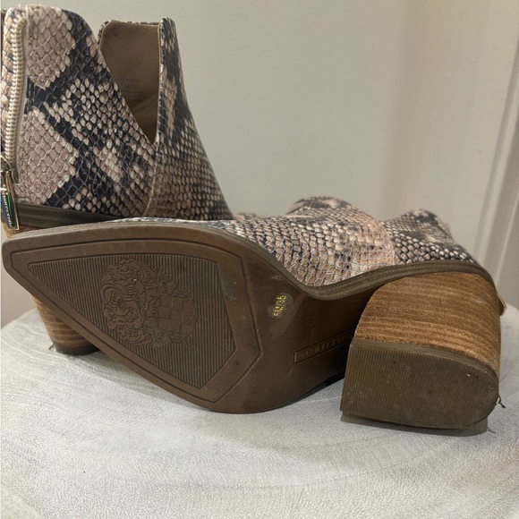 Size 5 Vince Camuto booties - Picture 6 of 7